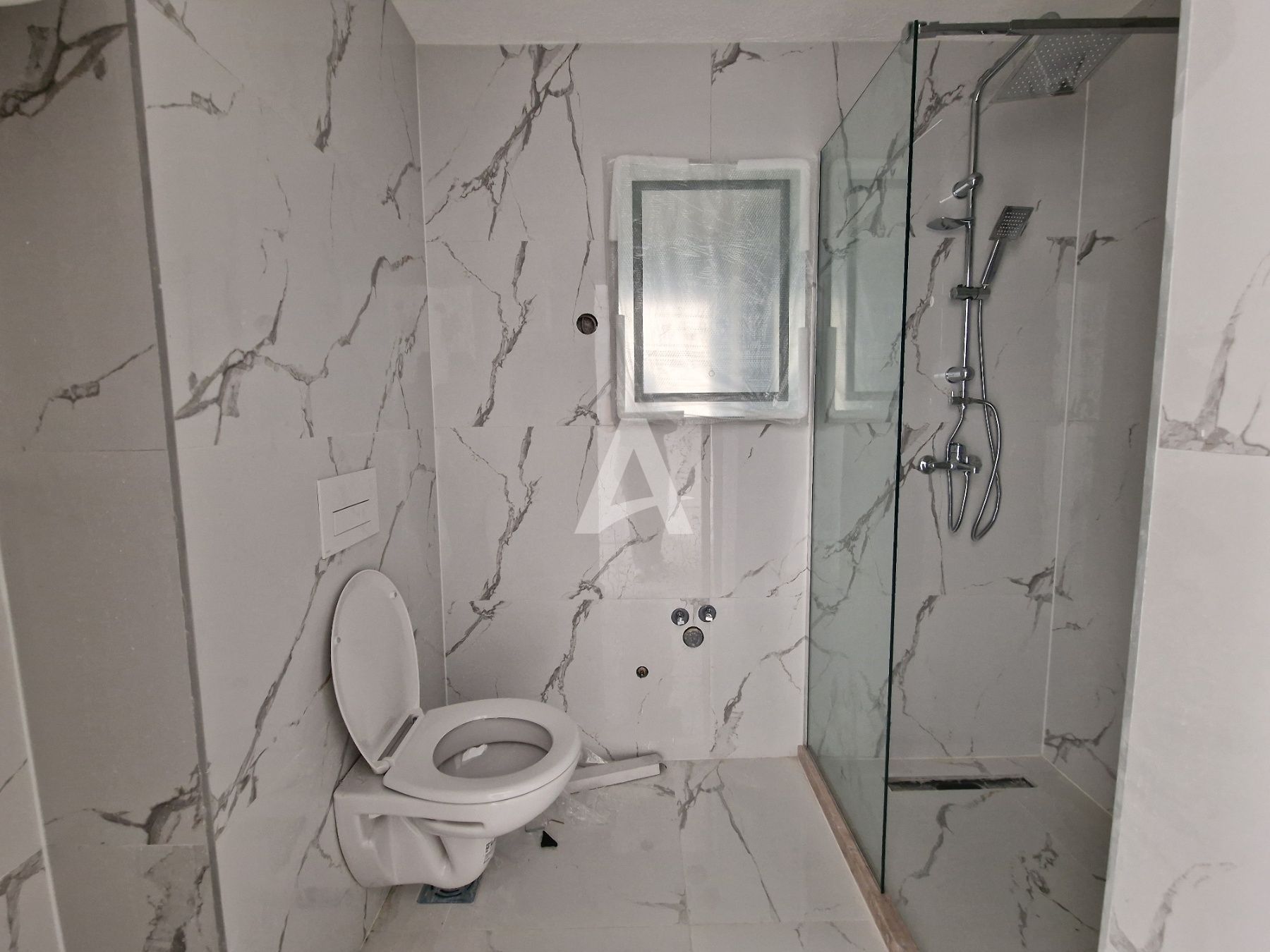 amforaproperty.com/Prodaja Studio Apartmana 31m² sa bocnim pogledom na more u Novoj Zgradi u Bečićima – Bez 3% Poreza!