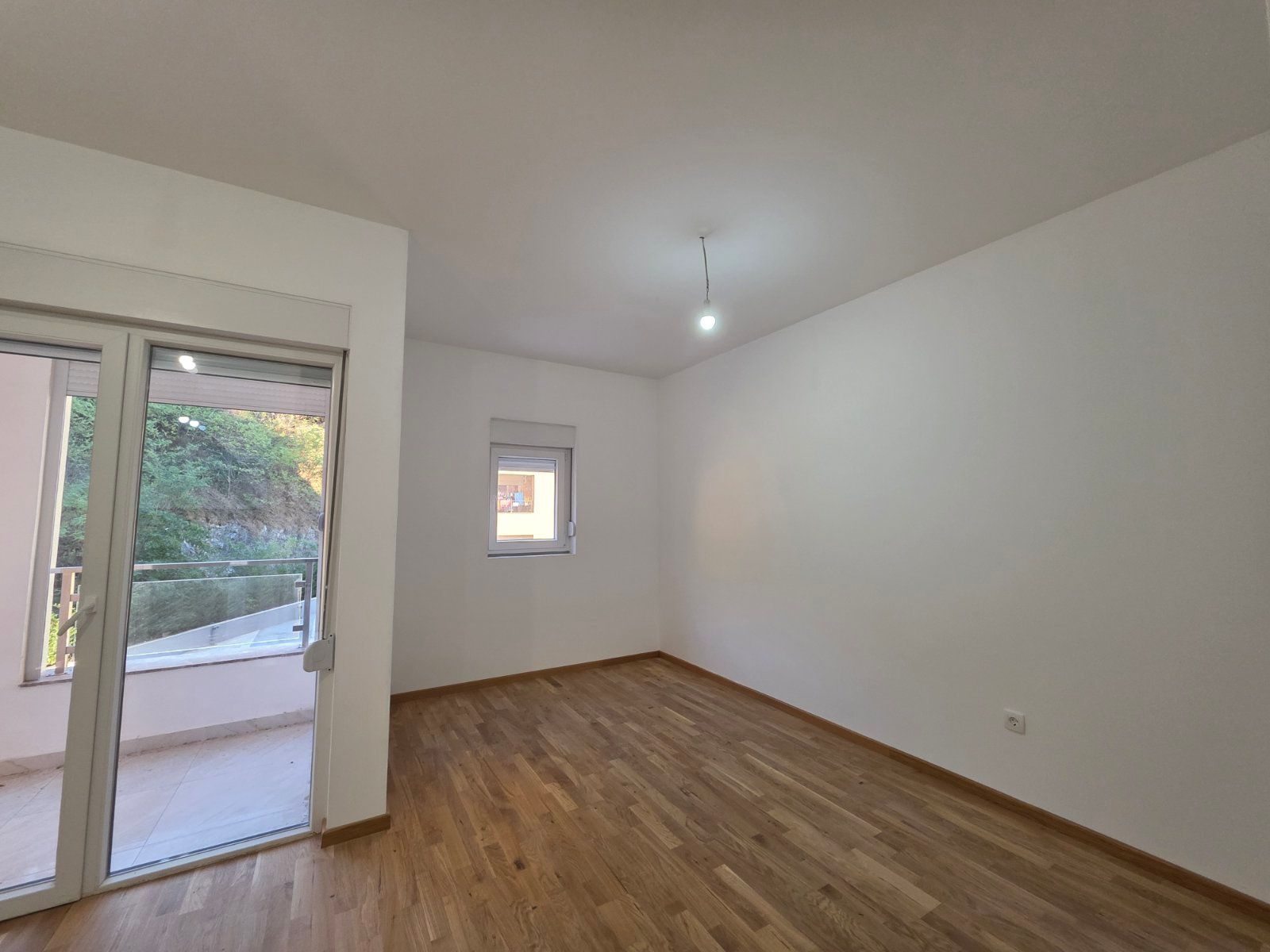 Prodaja Studio Apartmana 31m² sa bocnim pogledom na more u Novoj Zgradi u Bečićima – Bez 3% Poreza! - Amfora Real Estate