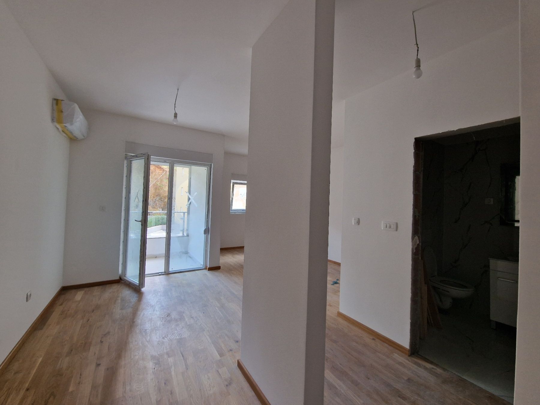 amforaproperty.com/Prodaja Studio Apartmana 31m² sa bocnim pogledom na more u Novoj Zgradi u Bečićima – Bez 3% Poreza!