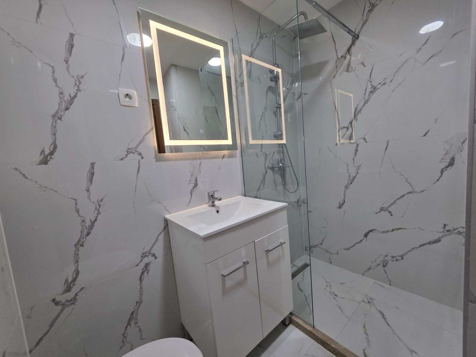 Prodaja Studio Apartmana 31m² sa bocnim pogledom na more u Novoj Zgradi u Bečićima – Bez 3% Poreza! - Amfora Real Estate