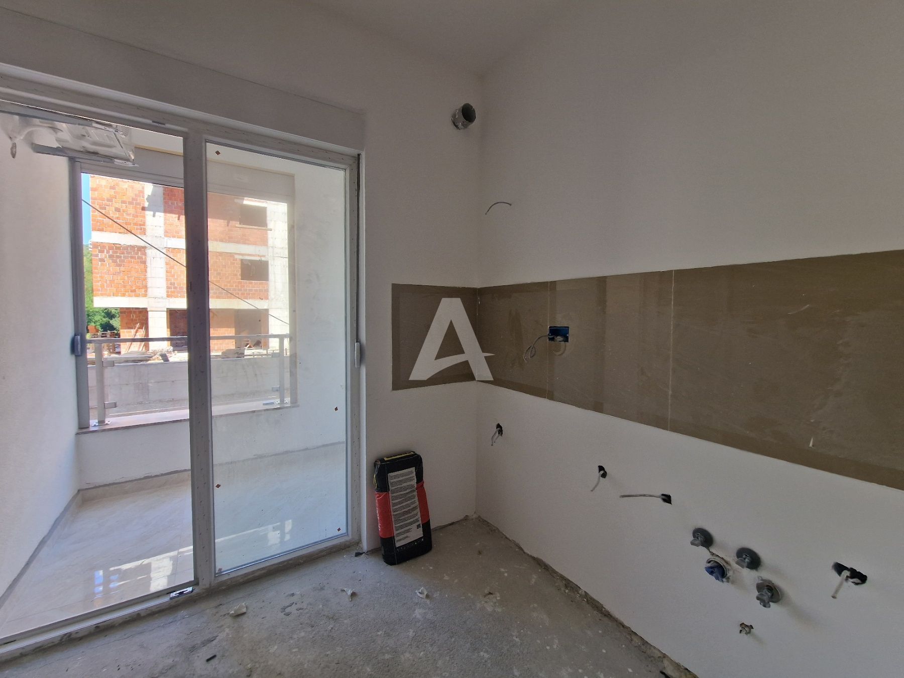 amforaproperty.com/Prodaja Jednosobnog stana 37m² u Novoj Zgradi u Bečićima – Bez 3% Poreza!