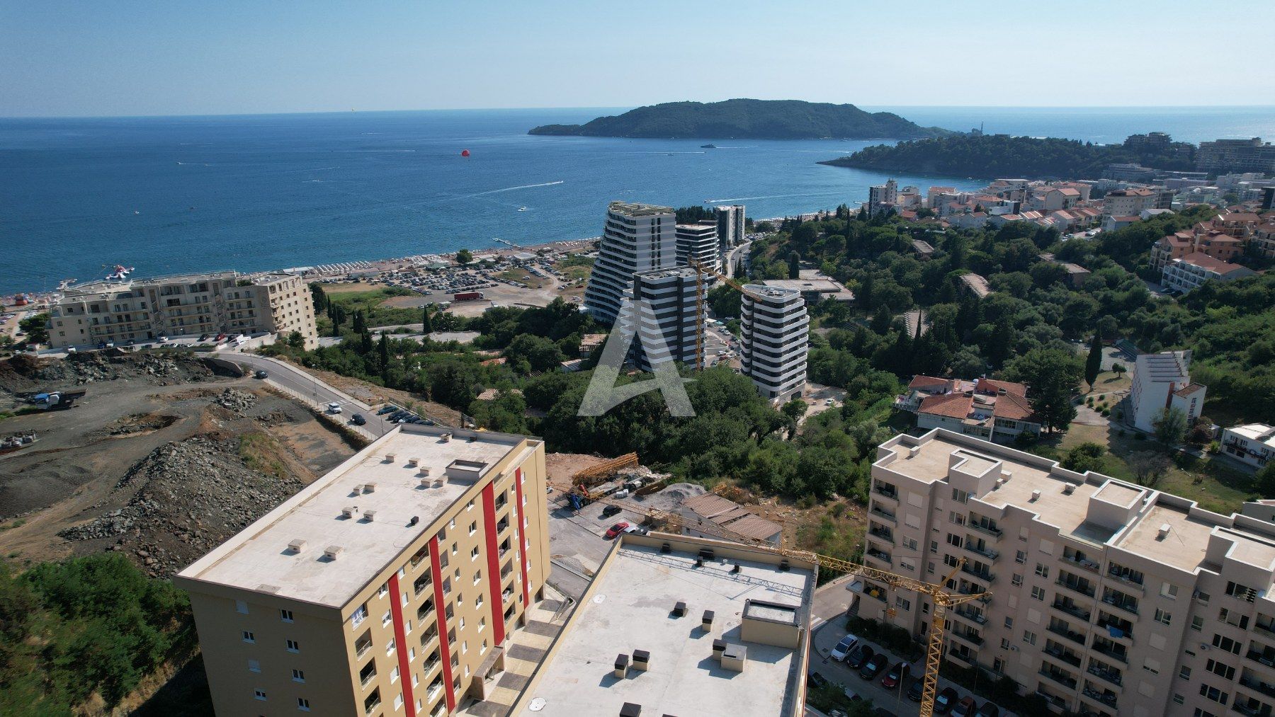 amforaproperty.com/Prodaja Jednosobnog stana 46m² sa bocnim pogledom na more u Novoj Zgradi u Bečićima – Bez 3% Poreza!