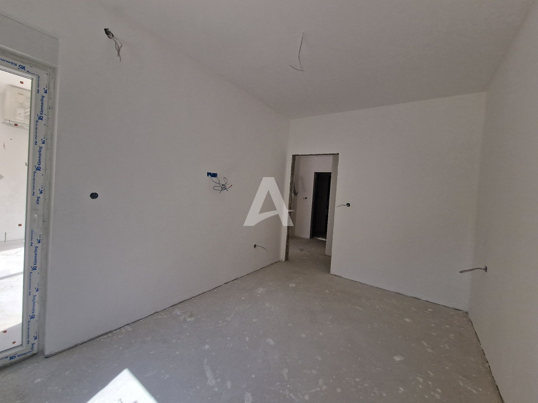 amforaproperty.com/Prodaja Jednosobnog stana 43m² sa bocnim pogledom na more u Novoj Zgradi u Bečićima – Bez 3% Poreza!