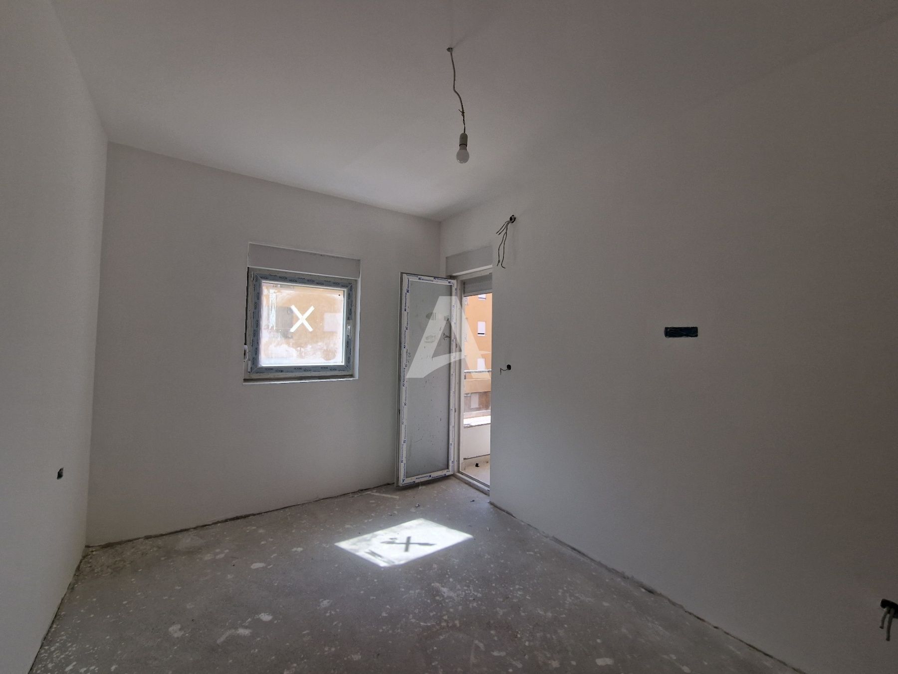 amforaproperty.com/Prodaja Jednosobnog stana 43m² sa bocnim pogledom na more u Novoj Zgradi u Bečićima – Bez 3% Poreza!