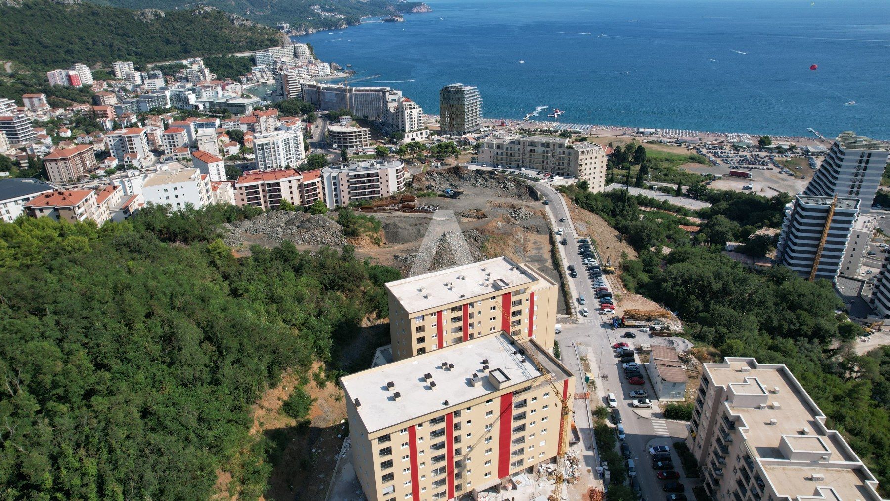 amforaproperty.com/Prodaja Jednosobnog stana 43m² sa bocnim pogledom na more u Novoj Zgradi u Bečićima – Bez 3% Poreza!