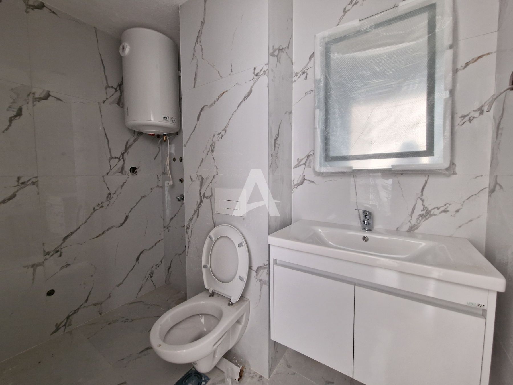 amforaproperty.com/Prodaja Jednosobnog stana 43m² sa bocnim pogledom na more u Novoj Zgradi u Bečićima – Bez 3% Poreza!