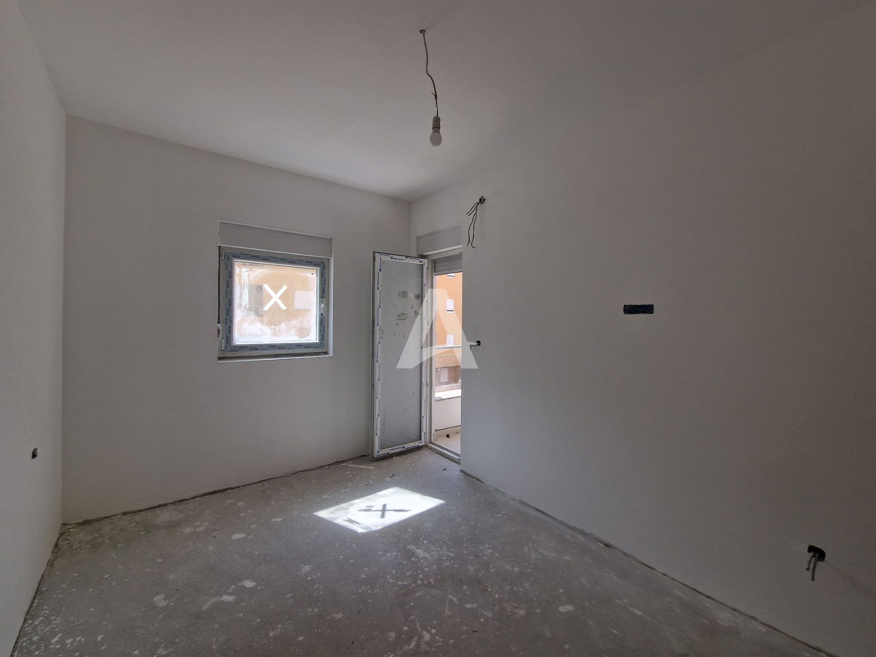 amforaproperty.com/Prodaja Jednosobnog stana 44m² sa bocnim pogledom na more u Novoj Zgradi u Bečićima – Bez 3% Poreza!