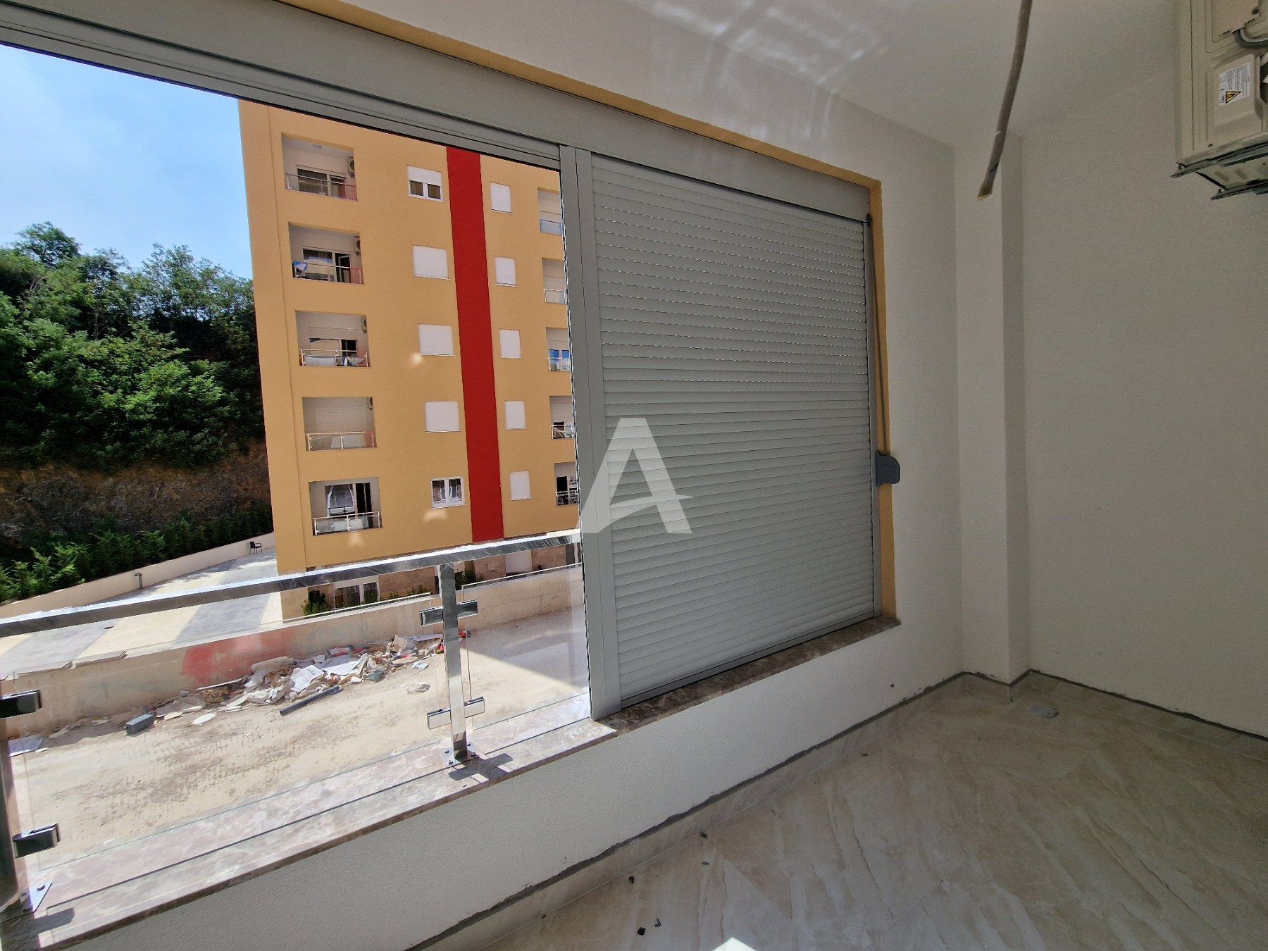 amforaproperty.com/Prodaja Jednosobnog stana 43m² sa bocnim pogledom na more u Novoj Zgradi u Bečićima – Bez 3% Poreza!