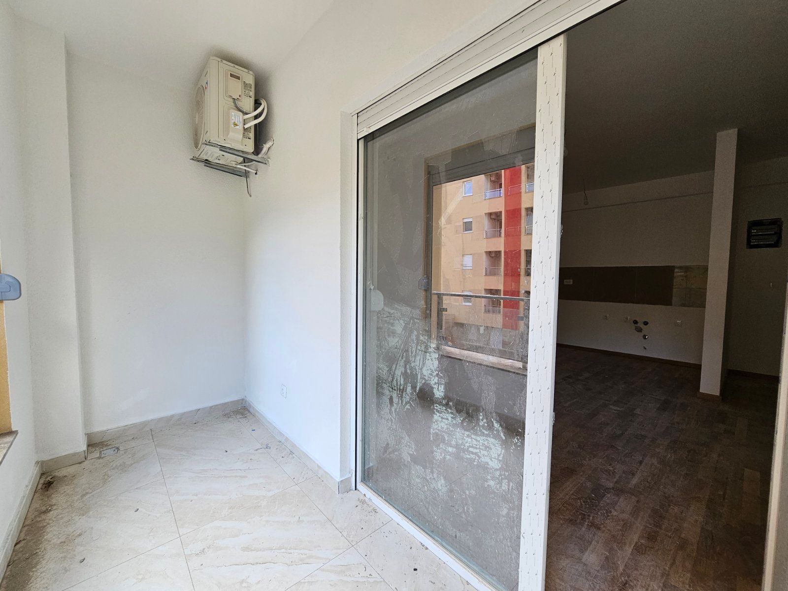 amforaproperty.com/Prodaja Jednosobnog stana 43m² sa bocnim pogledom na more u Novoj Zgradi u Bečićima – Bez 3% Poreza!