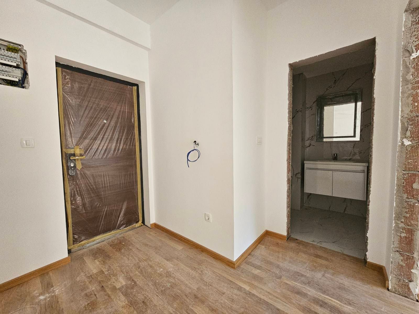 amforaproperty.com/Prodaja Jednosobnog stana 43m² sa bocnim pogledom na more u Novoj Zgradi u Bečićima – Bez 3% Poreza!