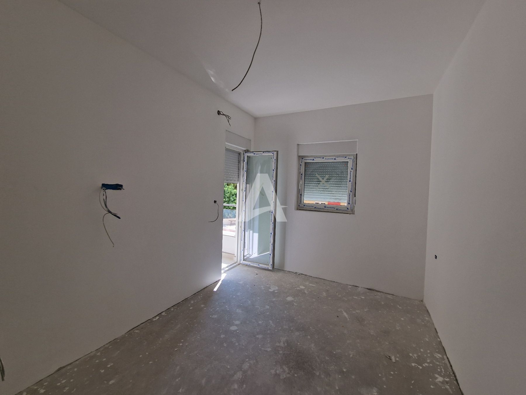 amforaproperty.com/Prodaja Jednosobnog stana 43m² sa bocnim pogledom na more u Novoj Zgradi u Bečićima – Bez 3% Poreza!