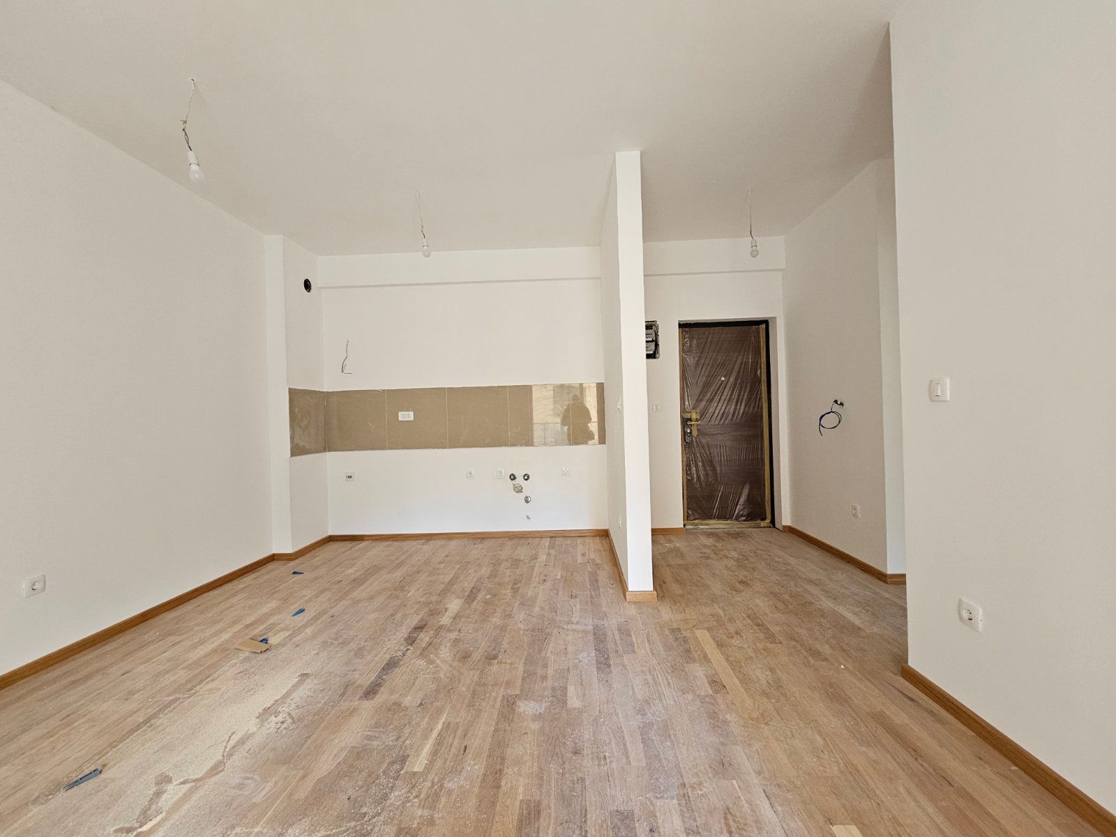 amforaproperty.com/Prodaja Jednosobnog stana 43m² sa bocnim pogledom na more u Novoj Zgradi u Bečićima – Bez 3% Poreza!