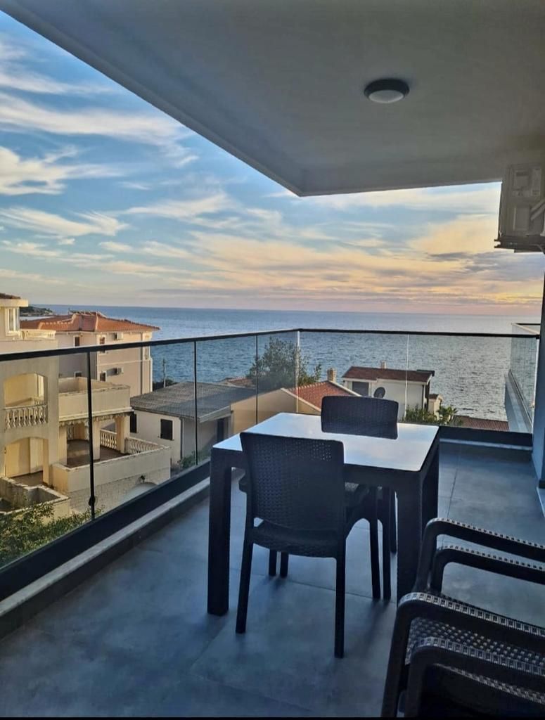 amforaproperty.com/Moderan, potpuno opremljen dvosoban stan (67 m²) sa pogledom na more, Dobre Vode – 100 m od mora