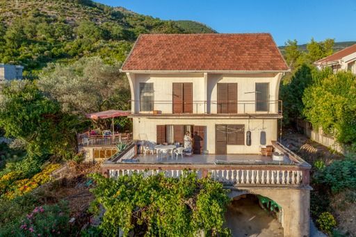 amforaproperty.com/Tivat,Kava-Kuca sa pogledom na more