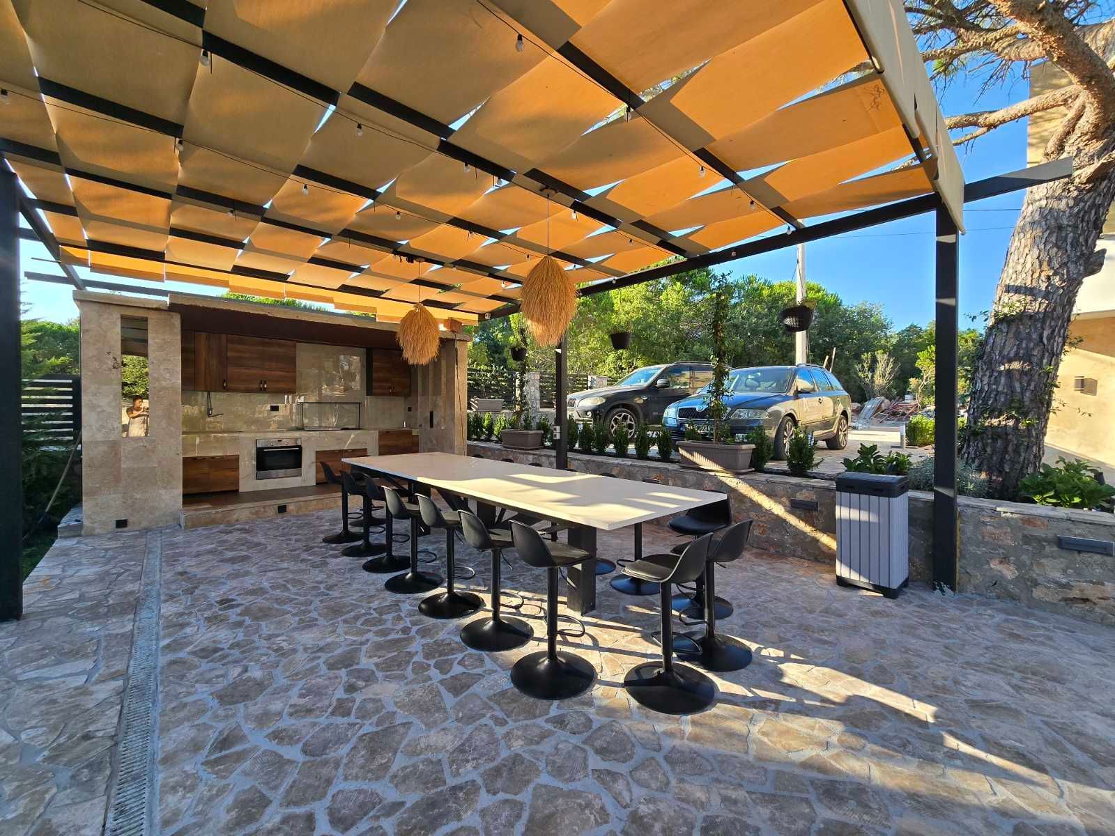 amforaproperty.com/Izdavanje,Kotor,Zagora-Ekskluzivna Vila sa Bazenom, Krovnom Terasom, Đakuzijem i Letnjom Kuhinjom (NA PERIOD OD 01.10-01.06.2025)