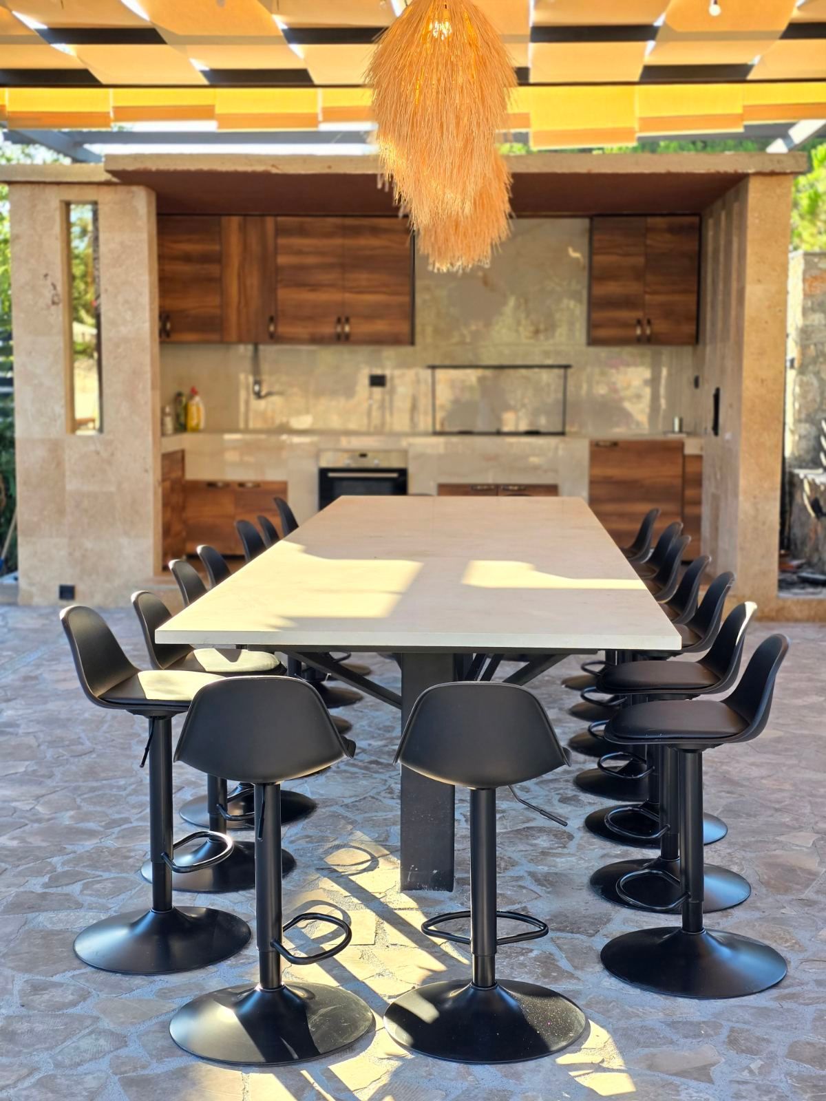 amforaproperty.com/Izdavanje,Kotor,Zagora-Ekskluzivna Vila sa Bazenom, Krovnom Terasom, Đakuzijem i Letnjom Kuhinjom (NA PERIOD OD 01.10-01.06.2025)