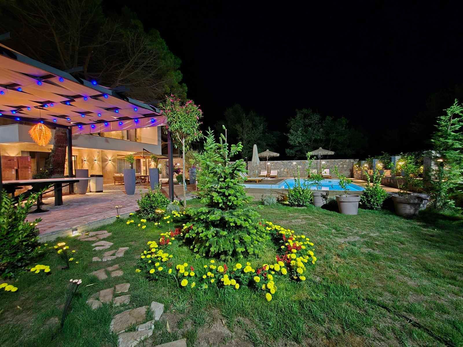 amforaproperty.com/Izdavanje,Kotor,Zagora-Ekskluzivna Vila sa Bazenom, Krovnom Terasom, Đakuzijem i Letnjom Kuhinjom (NA PERIOD OD 01.10-01.06.2025)