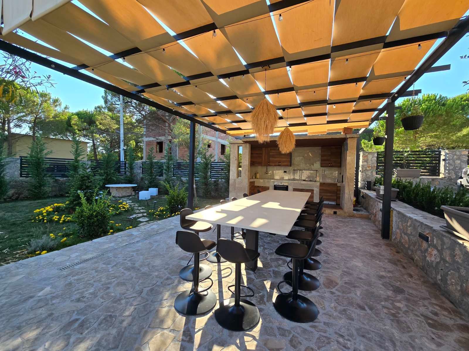amforaproperty.com/Izdavanje,Kotor,Zagora-Ekskluzivna Vila sa Bazenom, Krovnom Terasom, Đakuzijem i Letnjom Kuhinjom (NA PERIOD OD 01.10-01.06.2025)