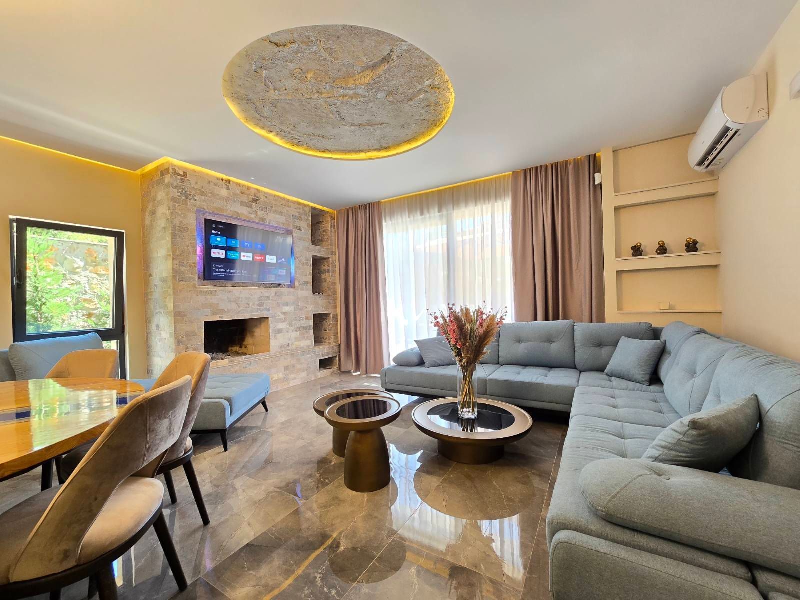 amforaproperty.com/Izdavanje,Kotor,Zagora-Ekskluzivna Vila sa Bazenom, Krovnom Terasom, Đakuzijem i Letnjom Kuhinjom (NA PERIOD OD 01.10-01.06.2025)