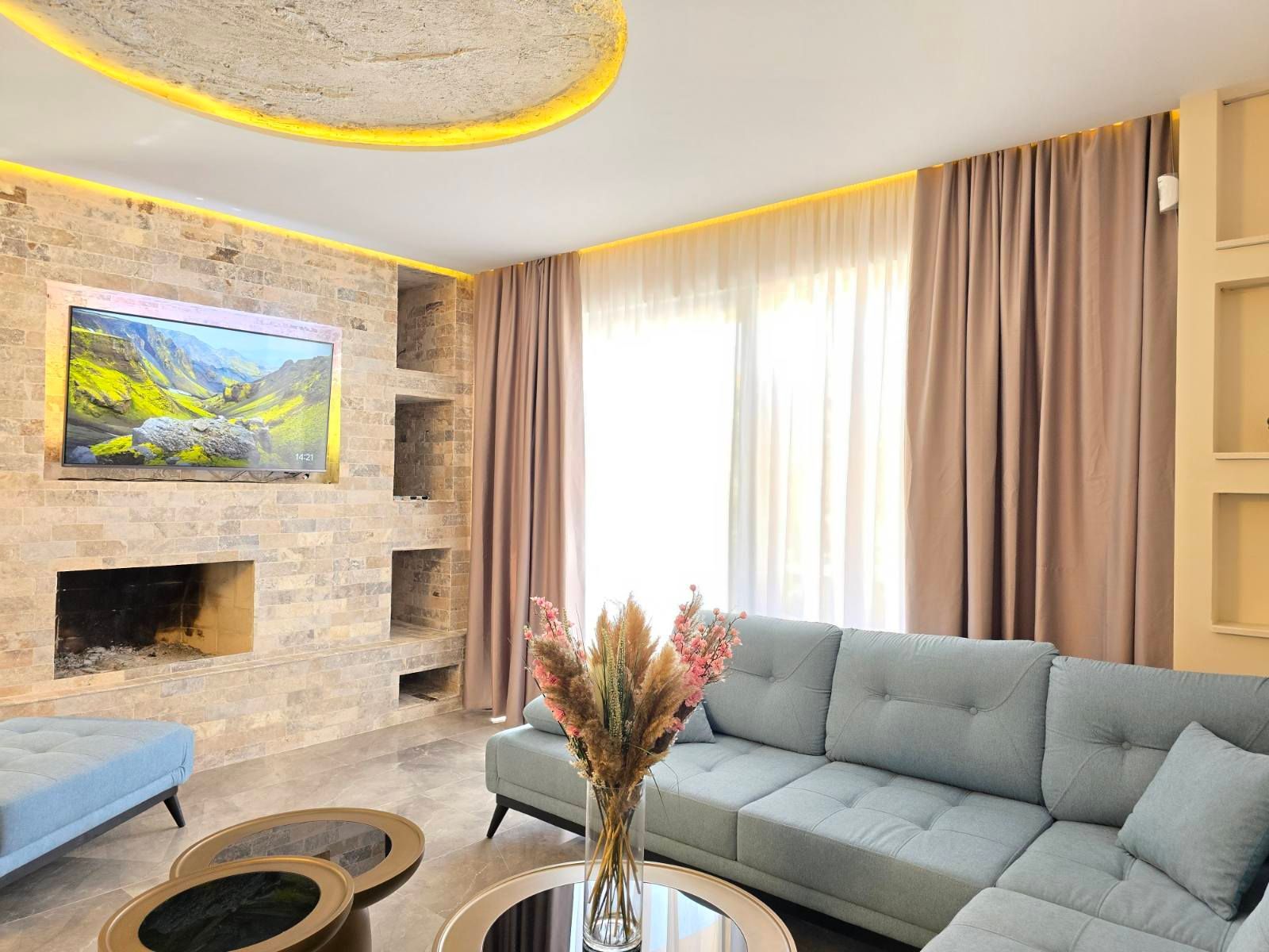 amforaproperty.com/Izdavanje,Kotor,Zagora-Ekskluzivna Vila sa Bazenom, Krovnom Terasom, Đakuzijem i Letnjom Kuhinjom (NA PERIOD OD 01.10-01.06.2025)