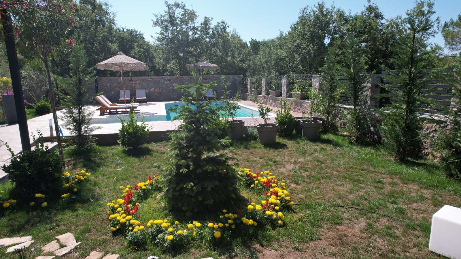 amforaproperty.com/Izdavanje,Kotor,Zagora-Ekskluzivna Vila sa Bazenom, Krovnom Terasom, Đakuzijem i Letnjom Kuhinjom (NA PERIOD OD 01.10-01.06.2025)