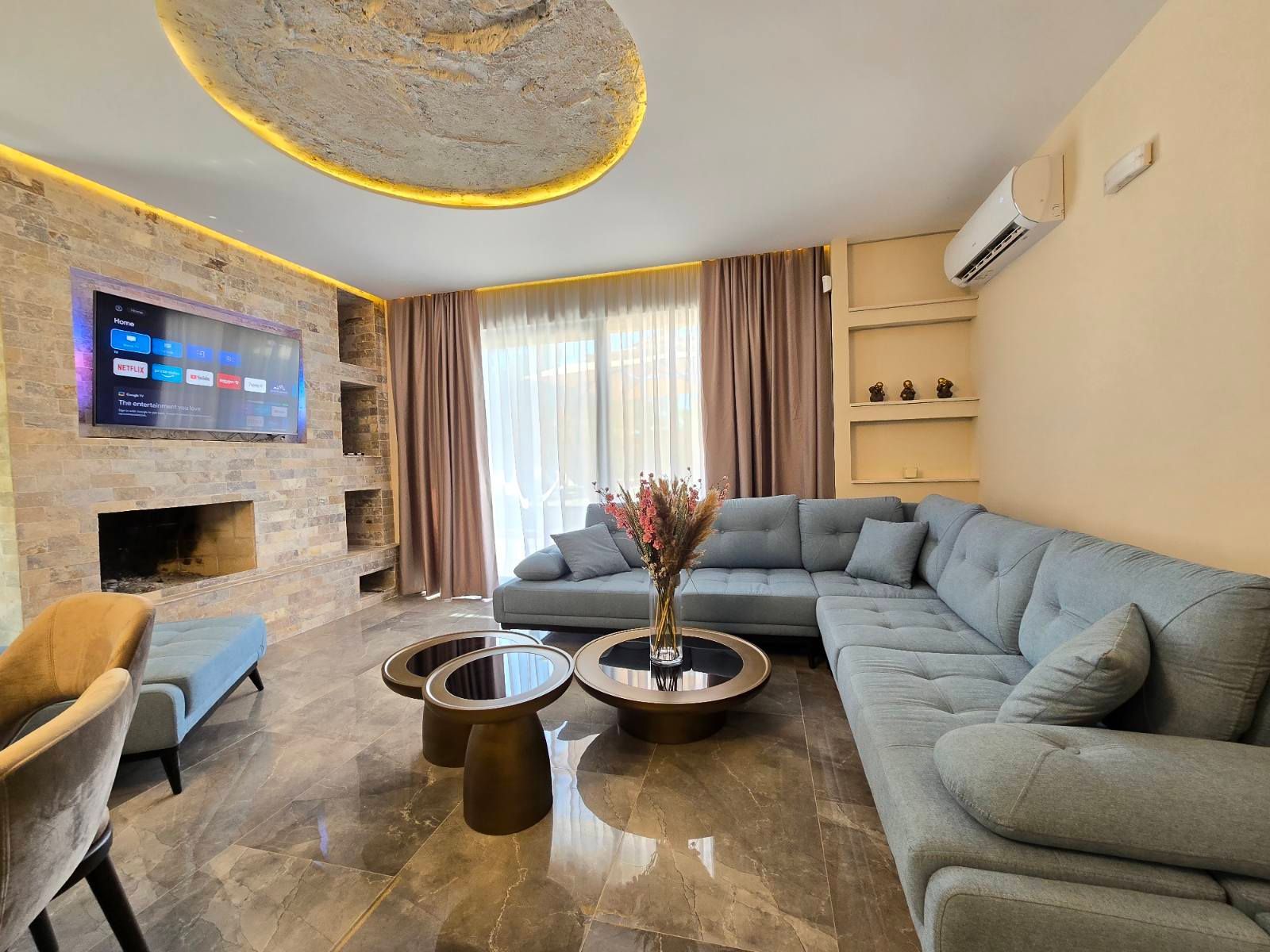 amforaproperty.com/Izdavanje,Kotor,Zagora-Ekskluzivna Vila sa Bazenom, Krovnom Terasom, Đakuzijem i Letnjom Kuhinjom (NA PERIOD OD 01.10-01.06.2025)
