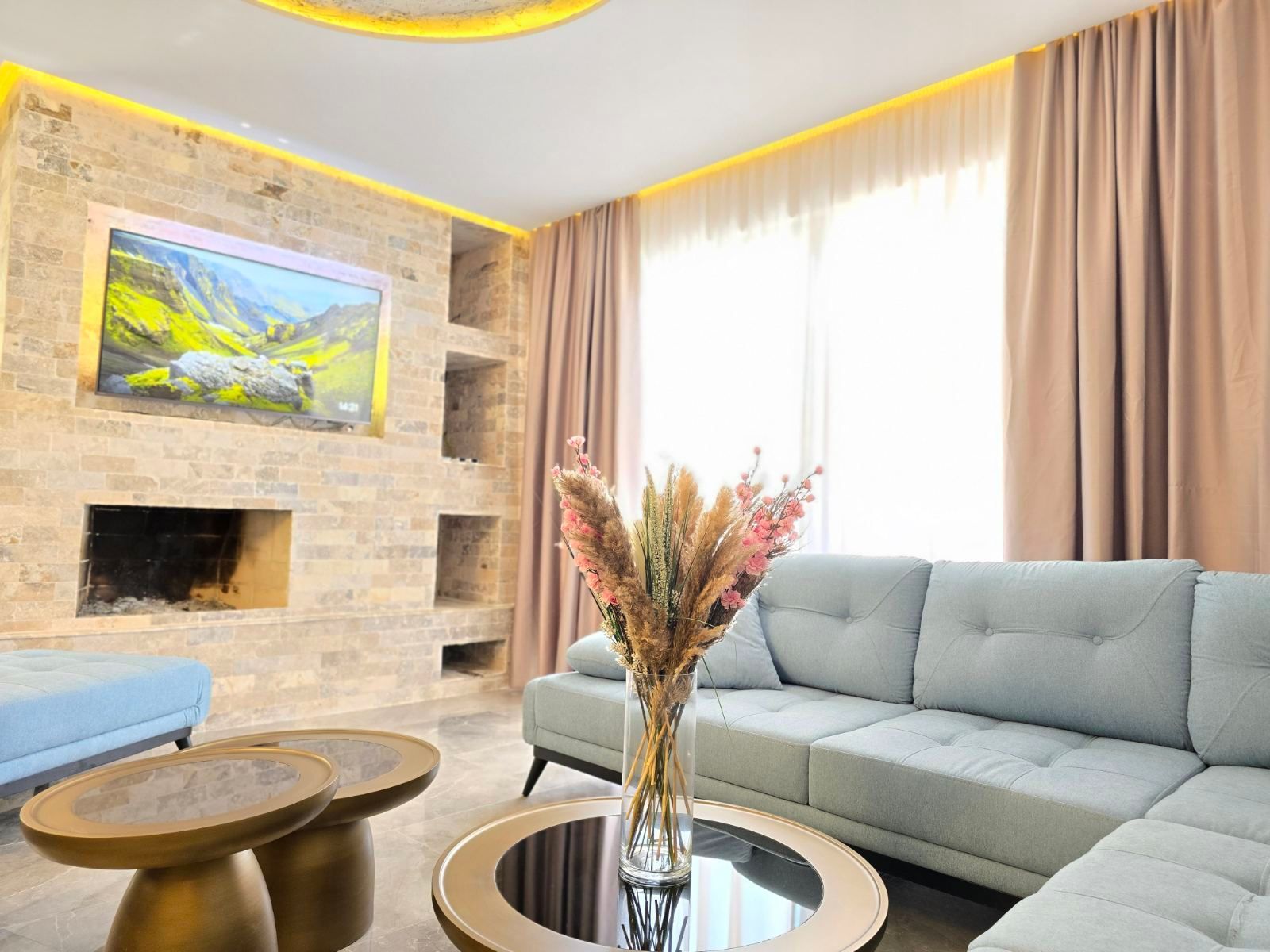amforaproperty.com/Izdavanje,Kotor,Zagora-Ekskluzivna Vila sa Bazenom, Krovnom Terasom, Đakuzijem i Letnjom Kuhinjom (NA PERIOD OD 01.10-01.06.2025)
