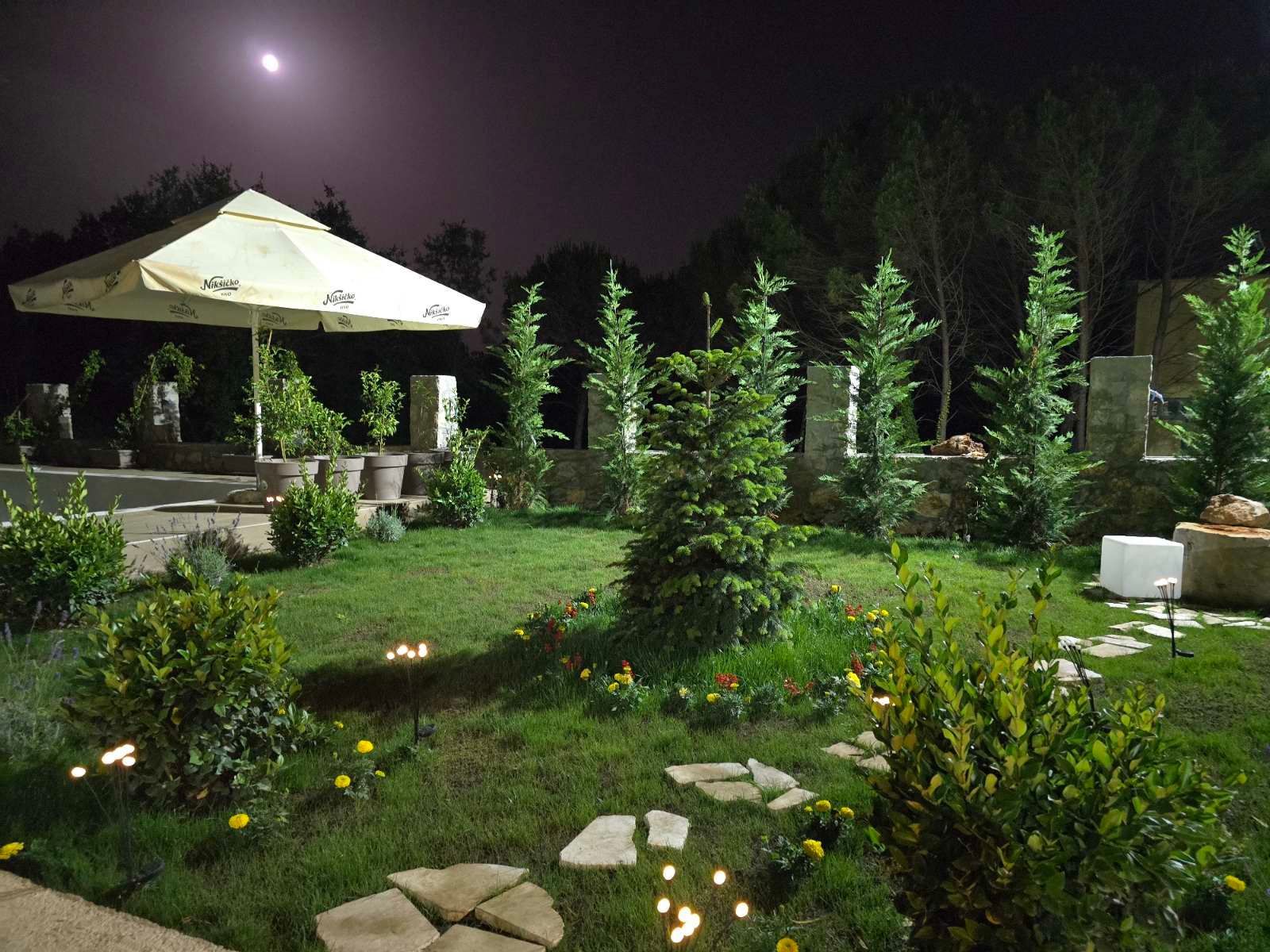 amforaproperty.com/Izdavanje,Kotor,Zagora-Ekskluzivna Vila sa Bazenom, Krovnom Terasom, Đakuzijem i Letnjom Kuhinjom (NA PERIOD OD 01.10-01.06.2025)