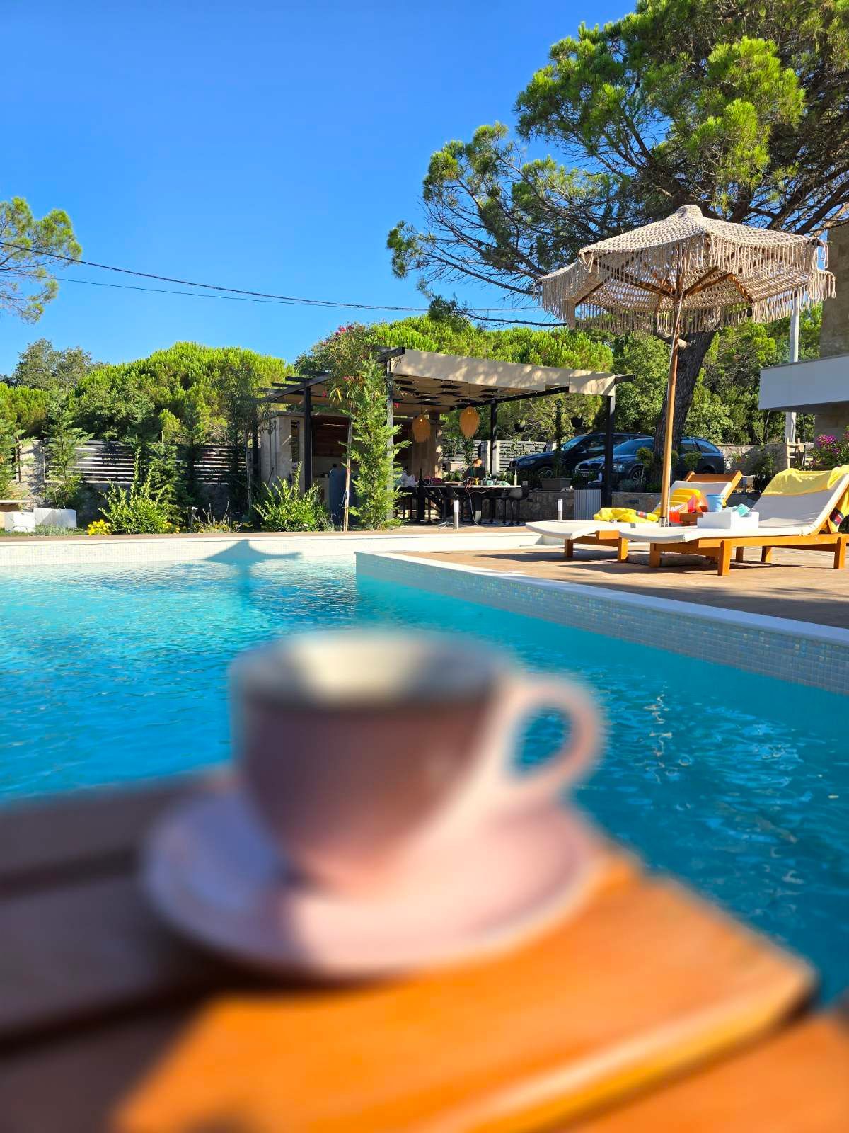 amforaproperty.com/Izdavanje,Kotor,Zagora-Ekskluzivna Vila sa Bazenom, Krovnom Terasom, Đakuzijem i Letnjom Kuhinjom (NA PERIOD OD 01.10-01.06.2025)