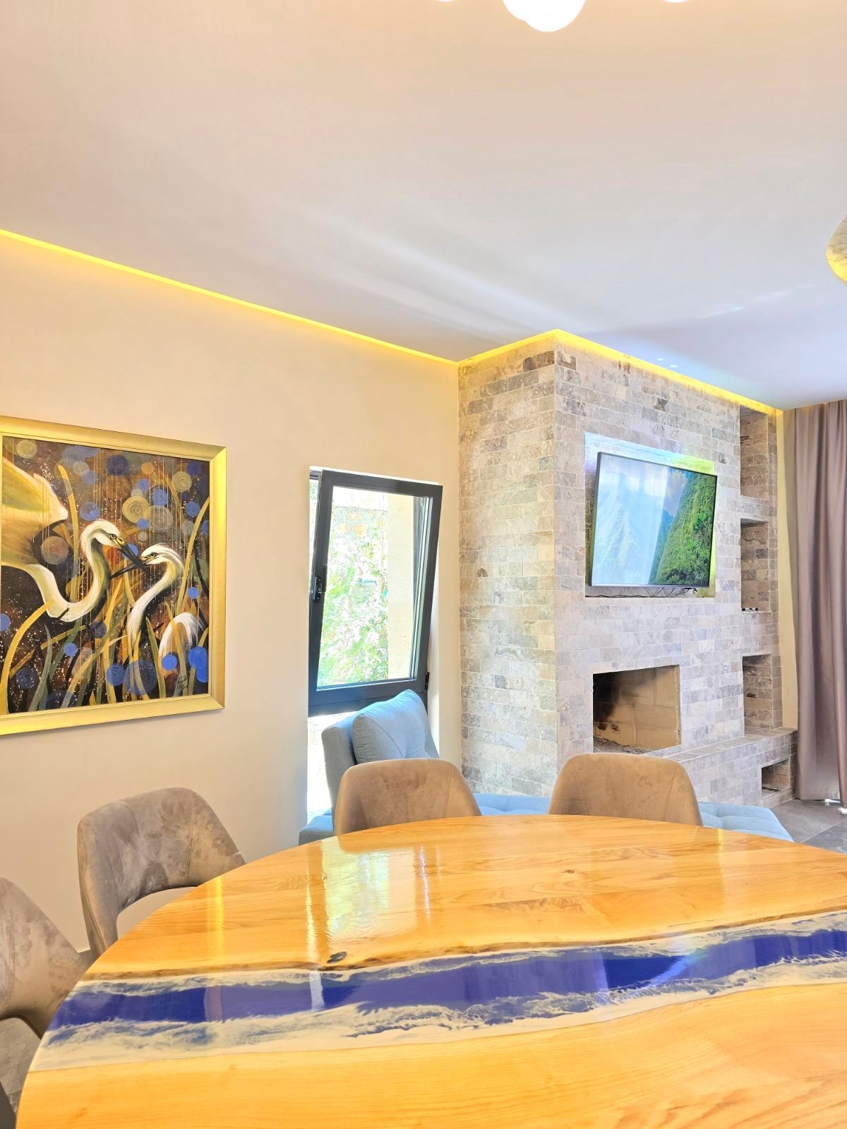 amforaproperty.com/Izdavanje,Kotor,Zagora-Ekskluzivna Vila sa Bazenom, Krovnom Terasom, Đakuzijem i Letnjom Kuhinjom (NA PERIOD OD 01.10-01.06.2025)