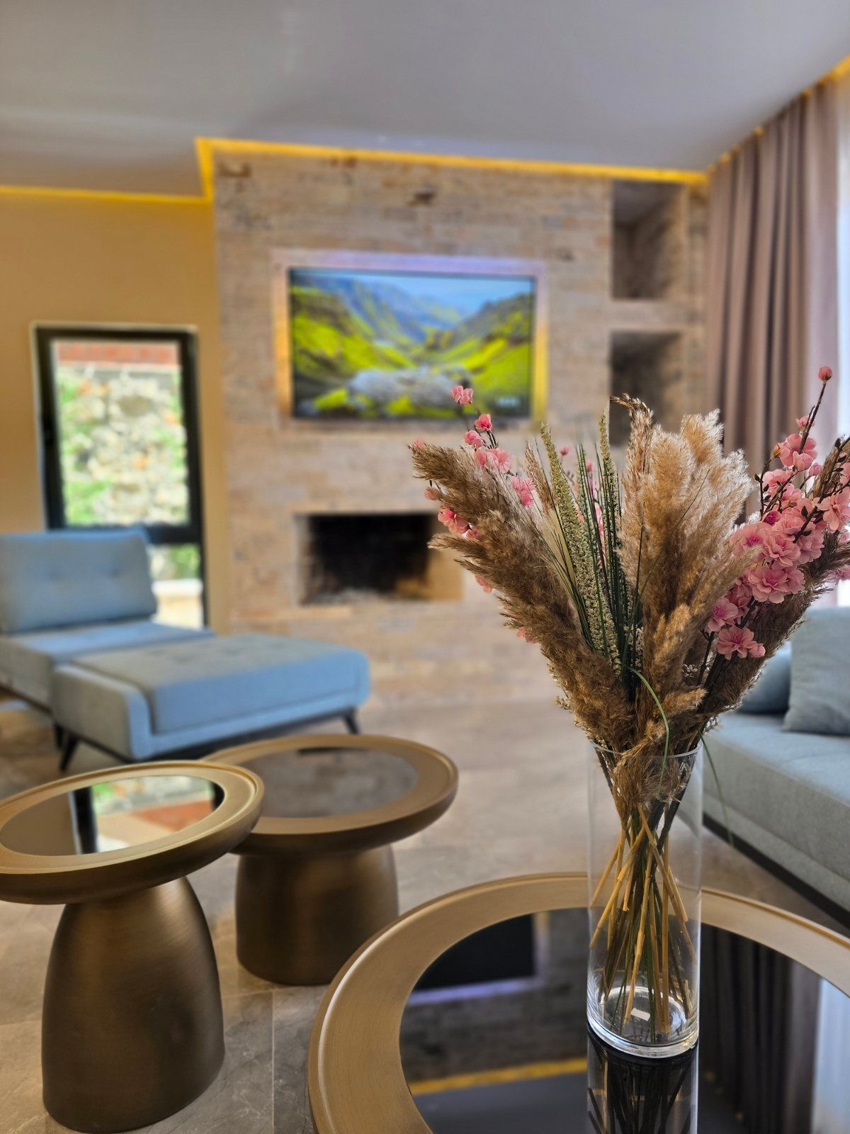amforaproperty.com/Izdavanje,Kotor,Zagora-Ekskluzivna Vila sa Bazenom, Krovnom Terasom, Đakuzijem i Letnjom Kuhinjom (NA PERIOD OD 01.10-01.06.2025)
