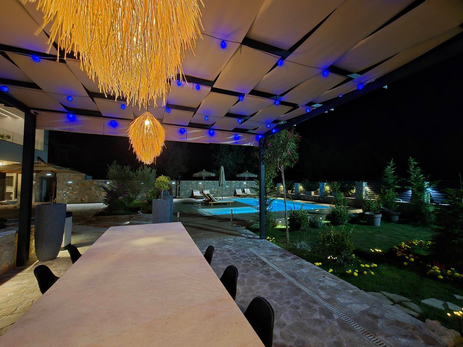 amforaproperty.com/Izdavanje,Kotor,Zagora-Ekskluzivna Vila sa Bazenom, Krovnom Terasom, Đakuzijem i Letnjom Kuhinjom (NA PERIOD OD 01.10-01.06.2025)