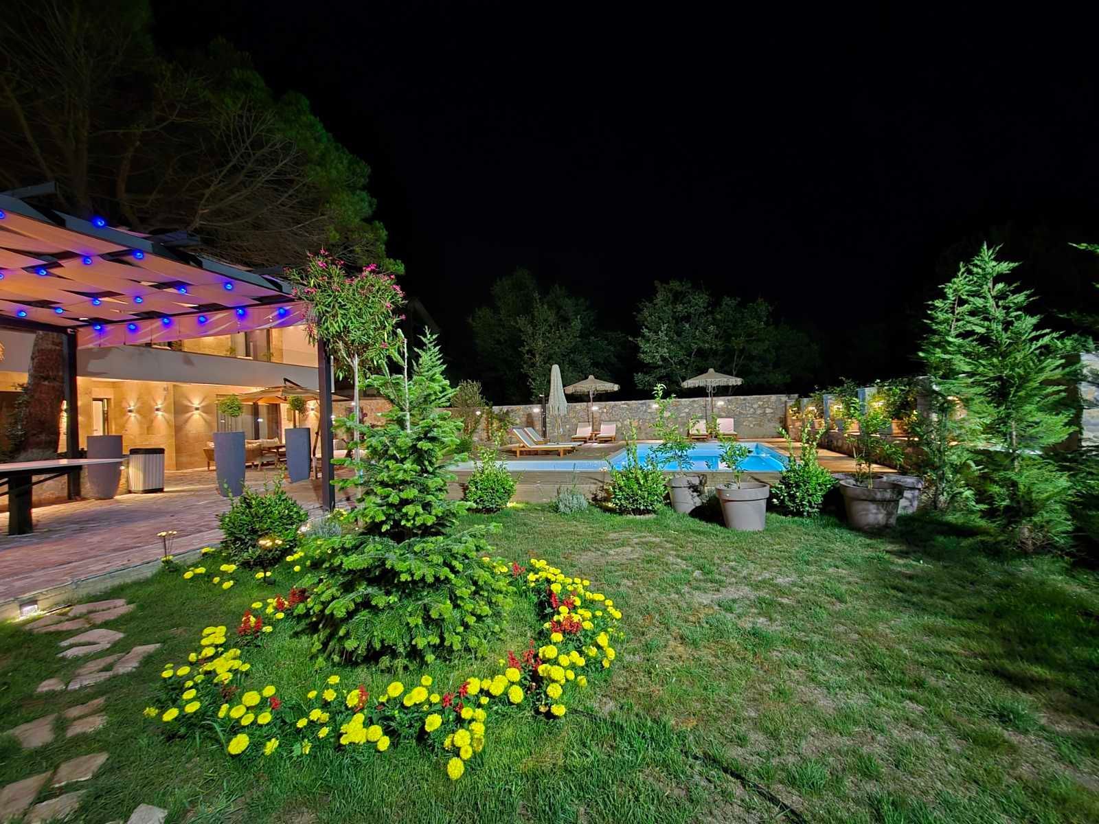 amforaproperty.com/Izdavanje,Kotor,Zagora-Ekskluzivna Vila sa Bazenom, Krovnom Terasom, Đakuzijem i Letnjom Kuhinjom (NA PERIOD OD 01.10-01.06.2025)