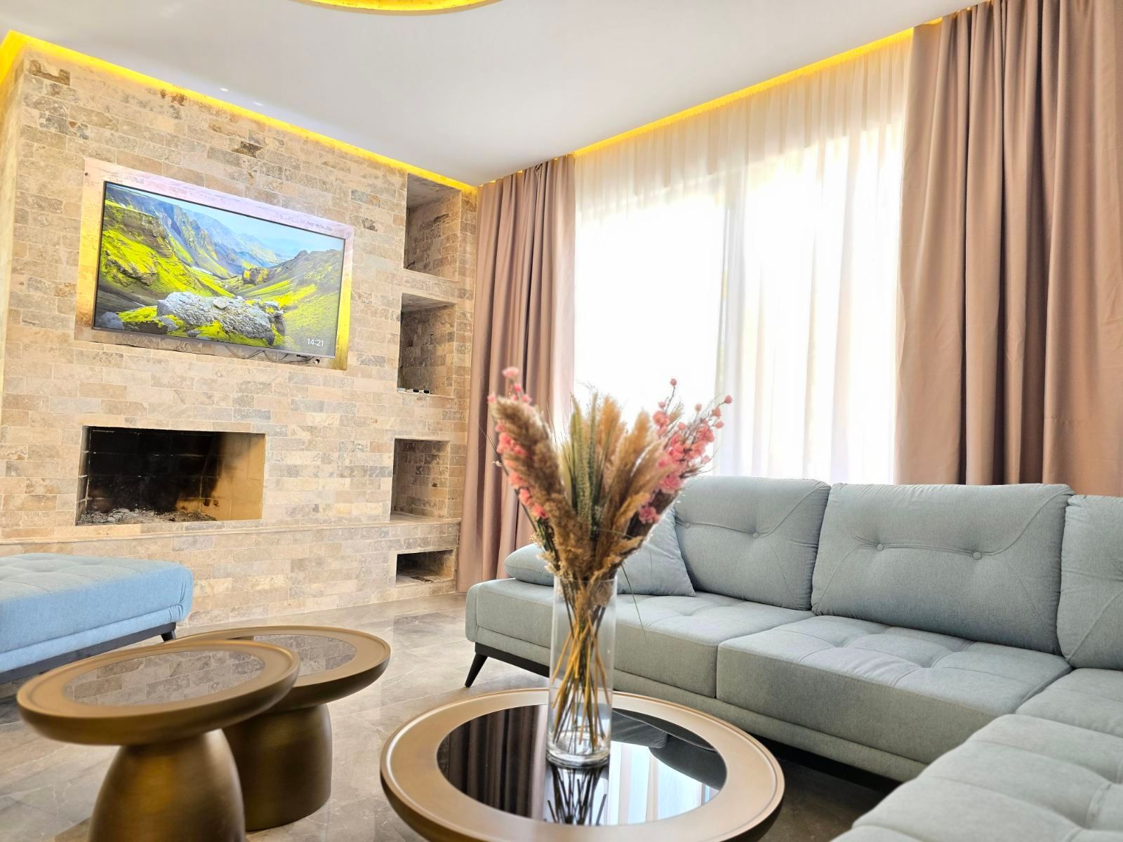 amforaproperty.com/Izdavanje,Kotor,Zagora-Ekskluzivna Vila sa Bazenom, Krovnom Terasom, Đakuzijem i Letnjom Kuhinjom (NA PERIOD OD 01.10-01.06.2025)