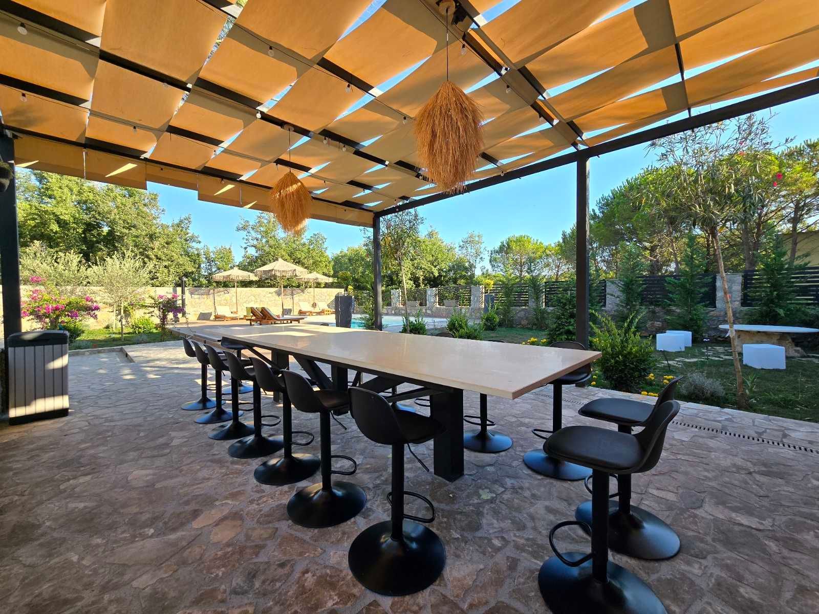 amforaproperty.com/Izdavanje,Kotor,Zagora-Ekskluzivna Vila sa Bazenom, Krovnom Terasom, Đakuzijem i Letnjom Kuhinjom (NA PERIOD OD 01.10-01.06.2025)