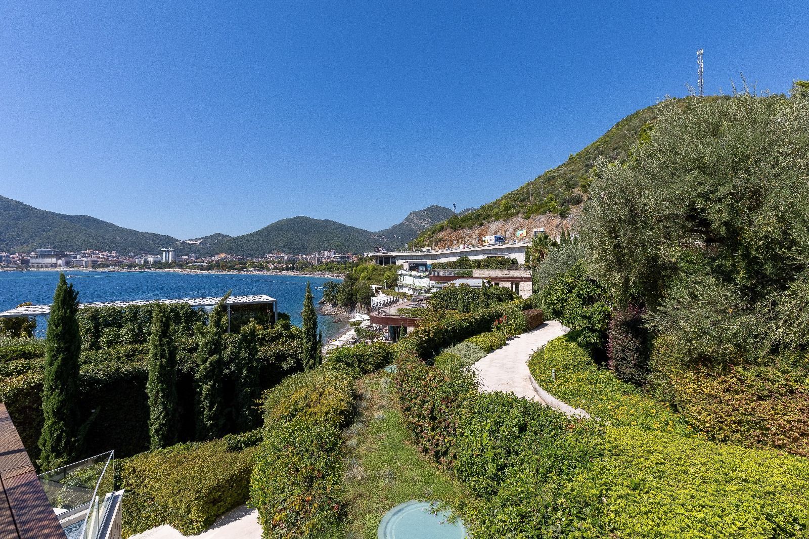 amforaproperty.com/BUDVA,DUKLEY GARDENS-Jednosoban stan 97m2 sa otvorenim pogledom na more (Mogucnost placanja u Kriptovalutama)