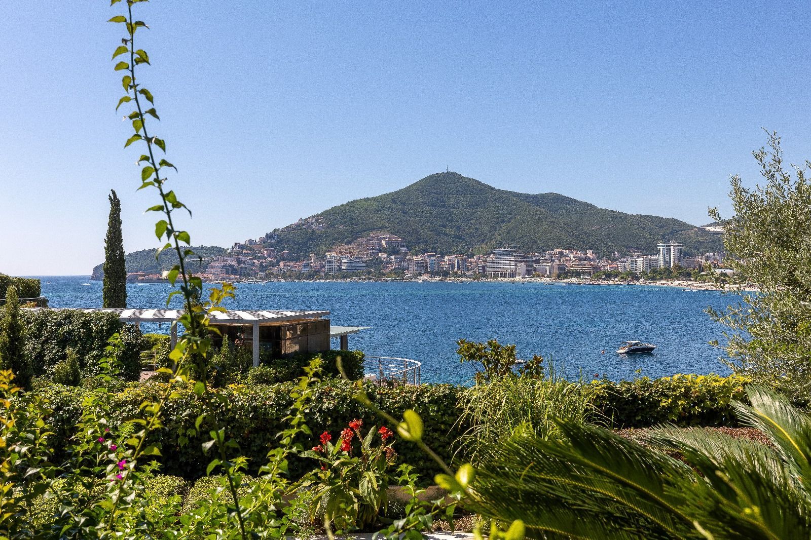 amforaproperty.com/BUDVA,DUKLEY GARDENS-Jednosoban stan 97m2 sa otvorenim pogledom na more (Mogucnost placanja u Kriptovalutama)