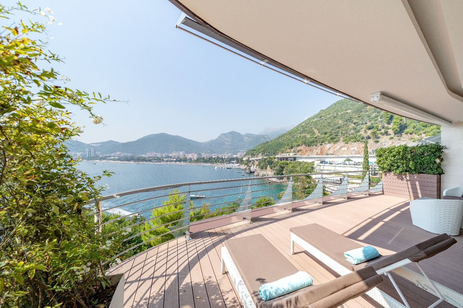 amforaproperty.com/BUDVA,DUKLEY GARDENS-Dvosoban stan 146m2 sa panoramskim pogledom (Mogucnost placanja u Kriptovalutama)