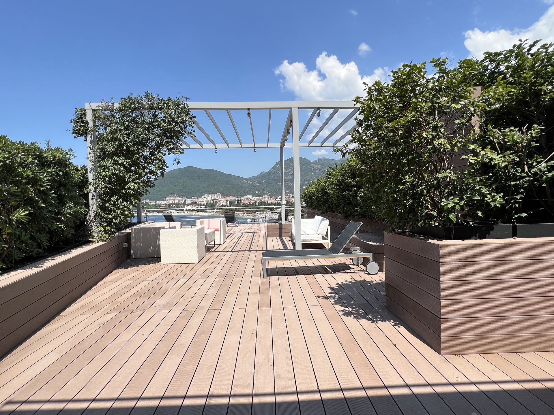 amforaproperty.com/BUDVA,DUKLEY GARDENS-Luksuzan dvosoban stan od 156m² sa terasom od 130m² i panoramskim pogledom (Mogućnost plaćanja u kriptovalutama)