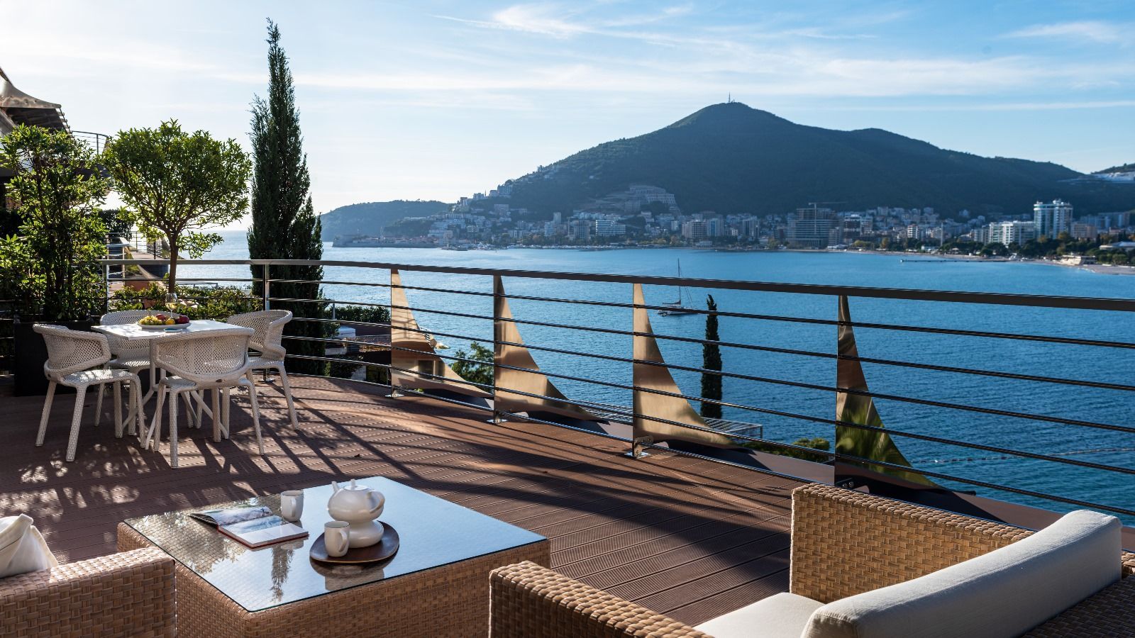 amforaproperty.com/BUDVA,DUKLEY GARDENS-Trosoban penthouse od 255m² sa terasom od 202m² i direktnim pogledom na more (Mogućnost plaćanja u kriptovalutama)