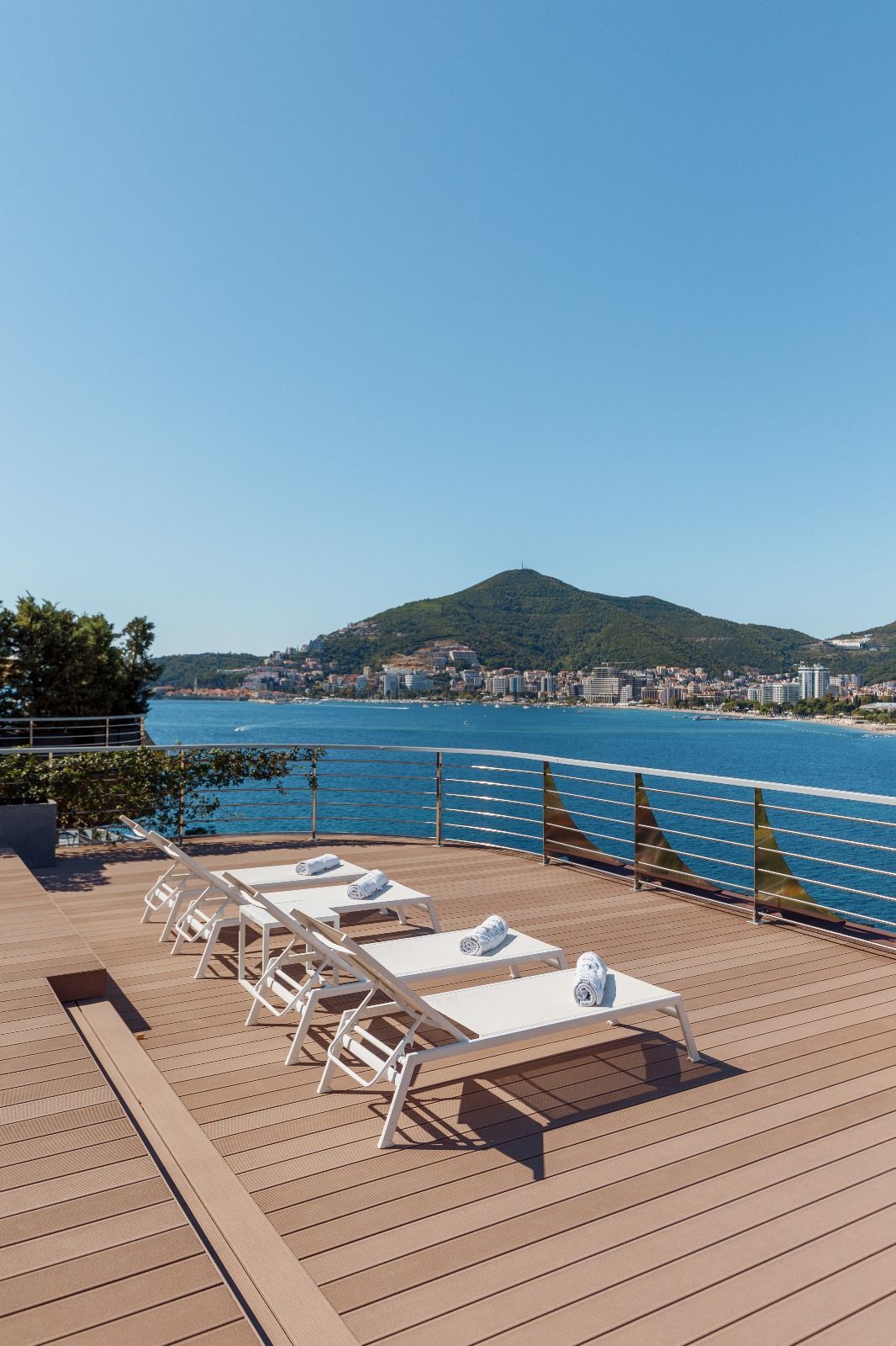 amforaproperty.com/BUDVA,DUKLEY GARDENS-Trosoban penthouse od 282m² sa terasom od 235m² i direktnim pogledom na more (Mogućnost plaćanja u kriptovalutama)