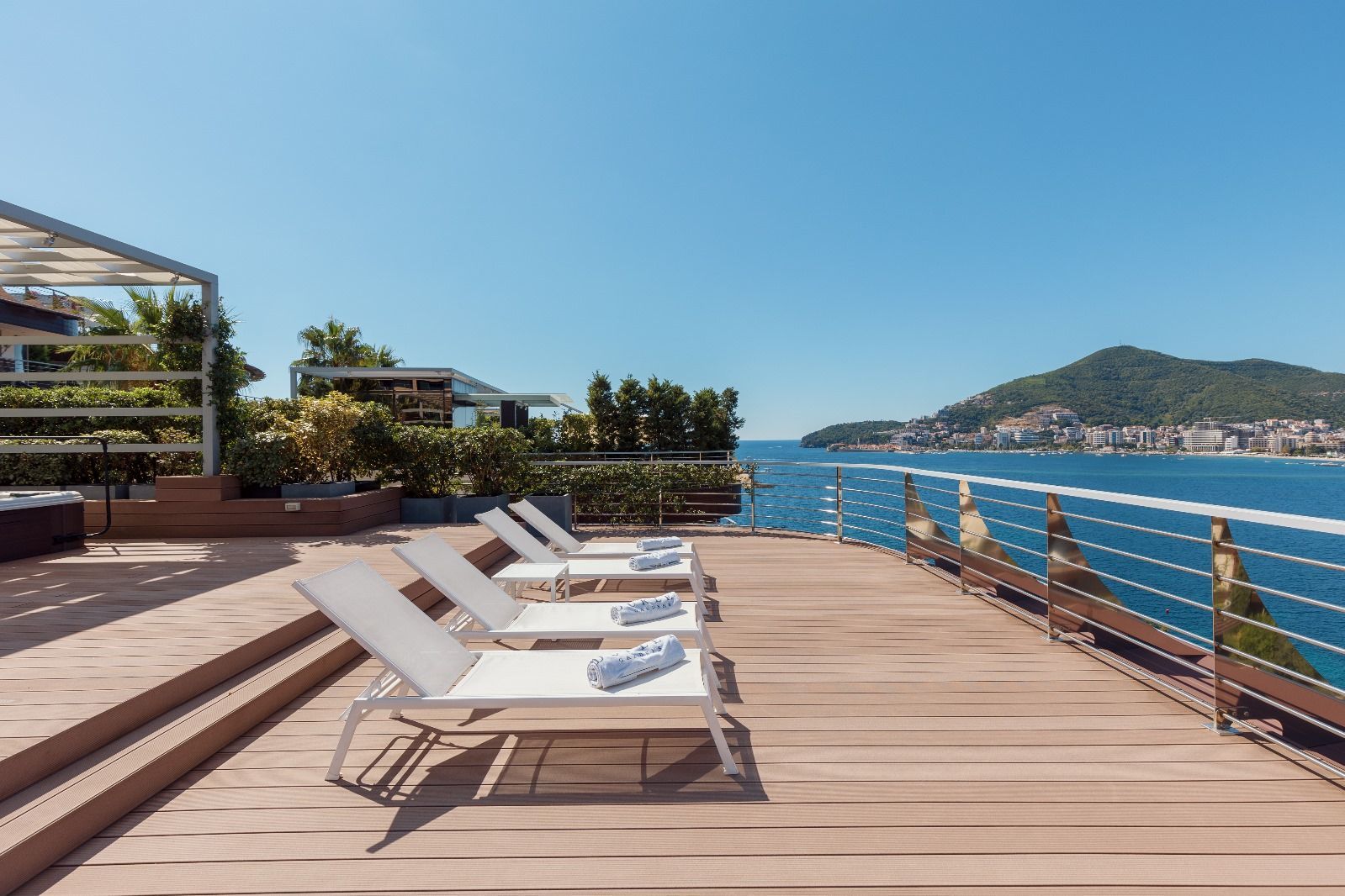 amforaproperty.com/BUDVA,DUKLEY GARDENS-Trosoban penthouse od 282m² sa terasom od 235m² i direktnim pogledom na more (Mogućnost plaćanja u kriptovalutama)