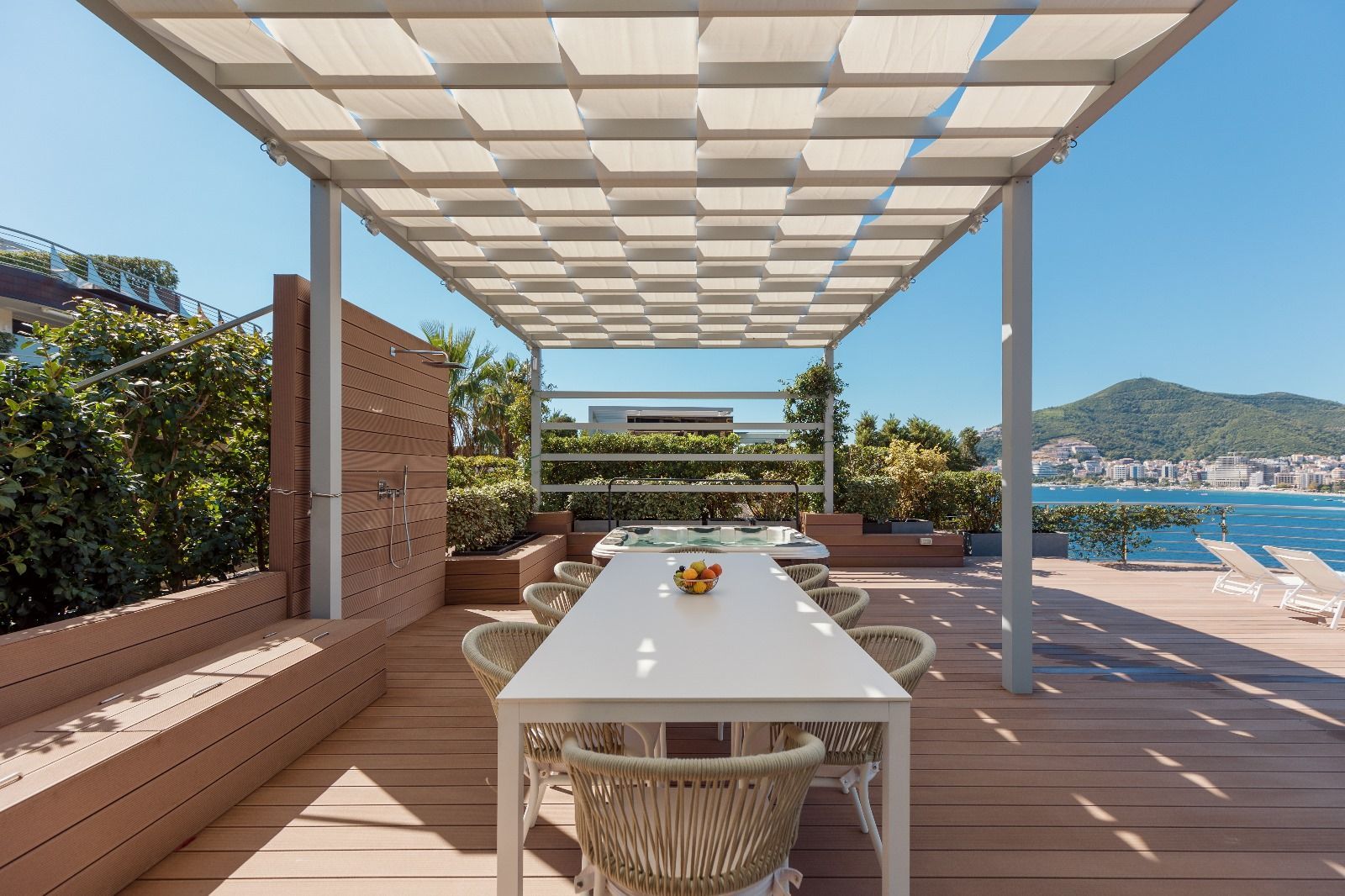 amforaproperty.com/BUDVA,DUKLEY GARDENS-Trosoban penthouse od 282m² sa terasom od 235m² i direktnim pogledom na more (Mogućnost plaćanja u kriptovalutama)