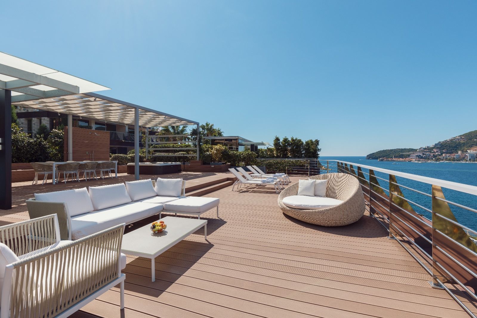 amforaproperty.com/BUDVA,DUKLEY GARDENS-Trosoban penthouse od 282m² sa terasom od 235m² i direktnim pogledom na more (Mogućnost plaćanja u kriptovalutama)