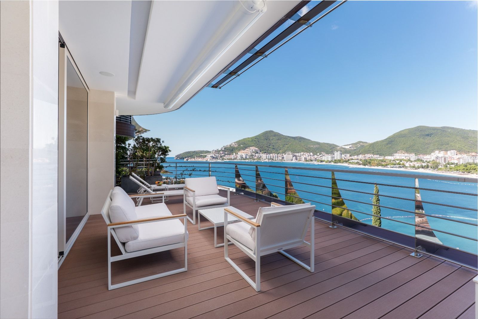 amforaproperty.com/BUDVA,DUKLEY GARDENS-Trosoban penthouse od 282m² sa terasom od 235m² i direktnim pogledom na more (Mogućnost plaćanja u kriptovalutama)