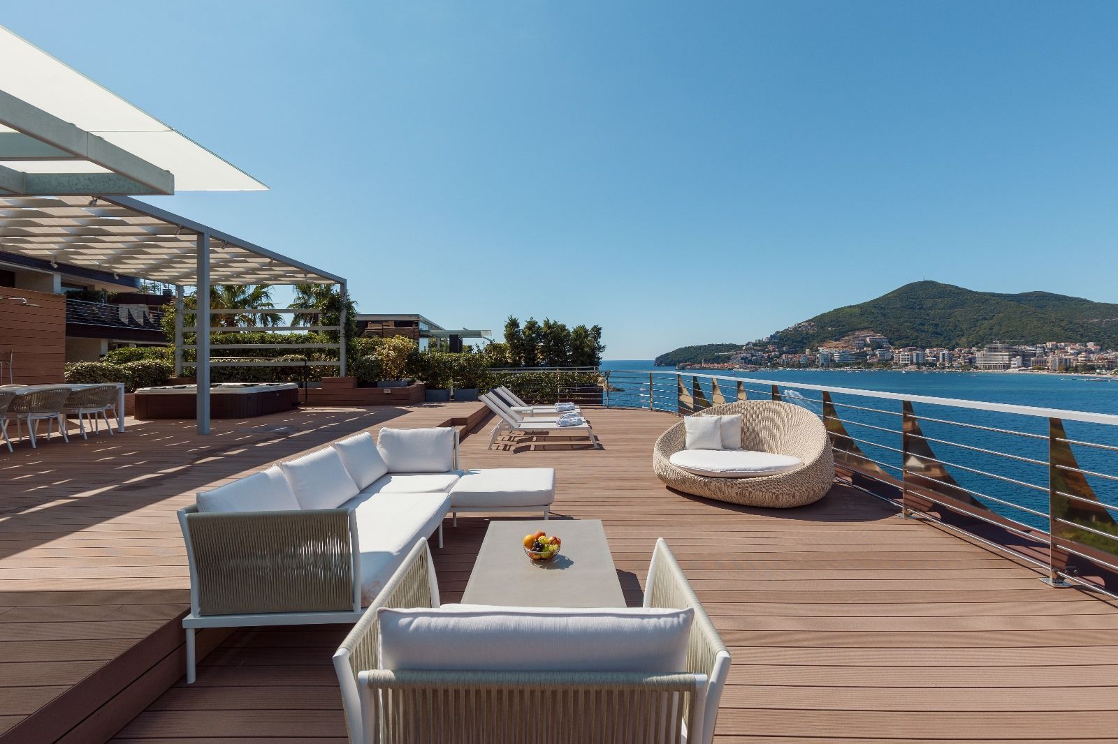 amforaproperty.com/BUDVA,DUKLEY GARDENS-Trosoban penthouse od 282m² sa terasom od 235m² i direktnim pogledom na more (Mogućnost plaćanja u kriptovalutama)