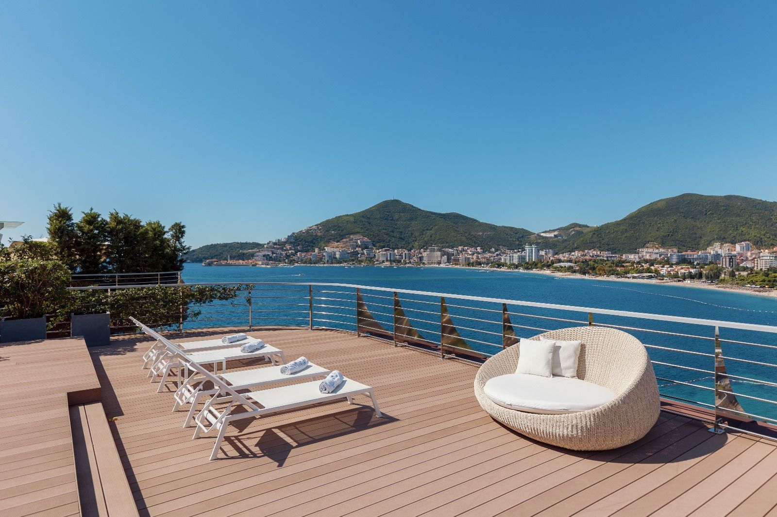 amforaproperty.com/BUDVA,DUKLEY GARDENS-Trosoban penthouse od 282m² sa terasom od 235m² i direktnim pogledom na more (Mogućnost plaćanja u kriptovalutama)