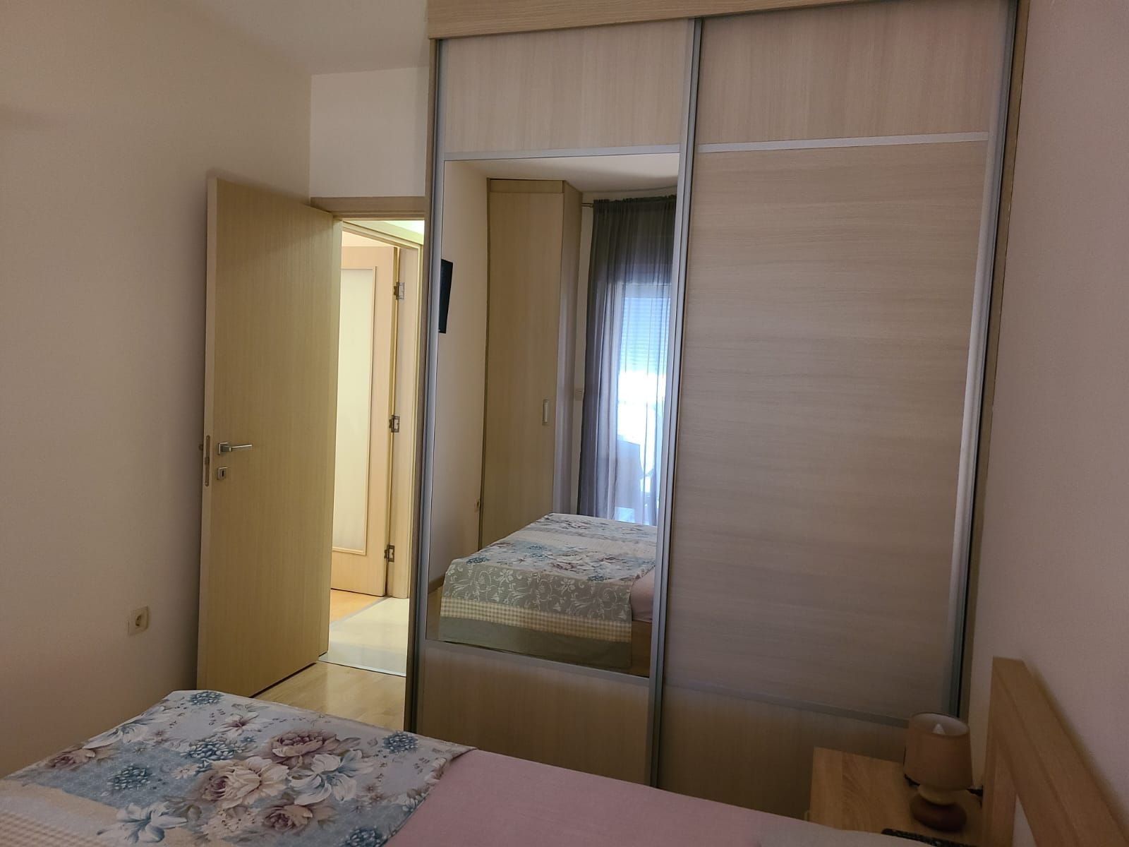 Izdavanje – Moderno opremljen jednosoban stan u Podgorici (na duži period) - Amfora Real Estate