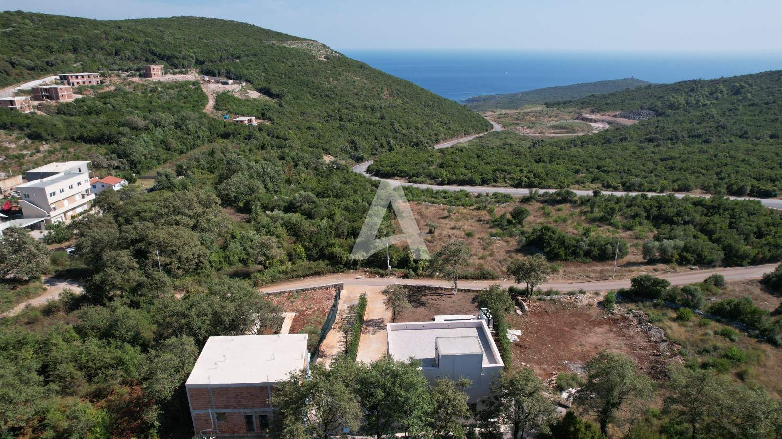 amforaproperty.com/Izdavanje-Luksuzna vila sa bazenom i pogledom na more u Višnjevi, Kotor - NA DUŽI PERIOD