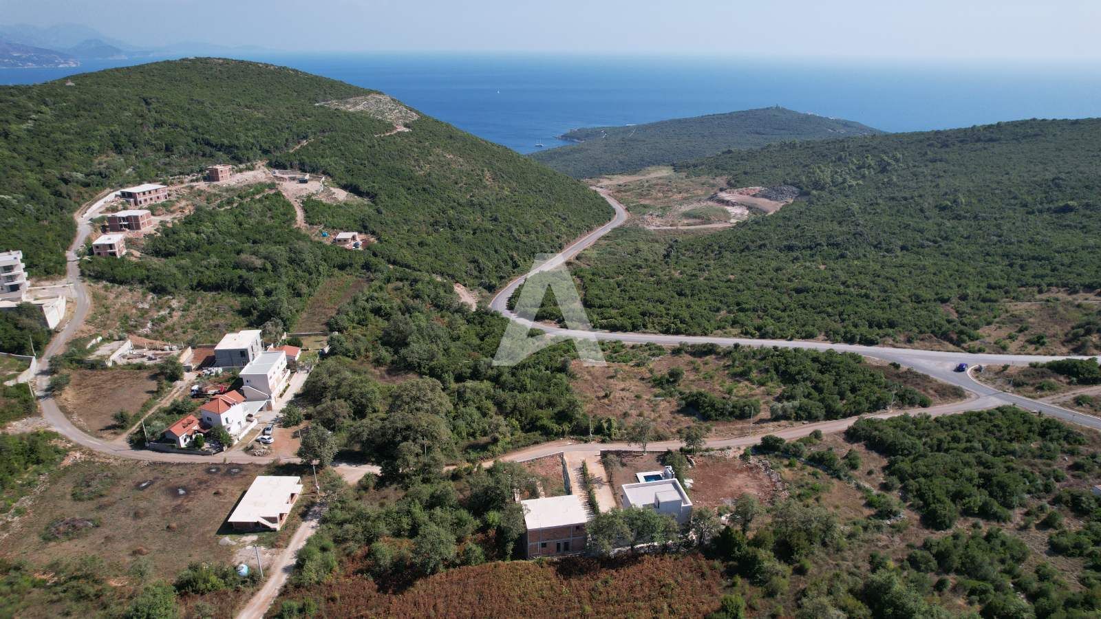 amforaproperty.com/Izdavanje-Luksuzna vila sa bazenom i pogledom na more u Višnjevi, Kotor - NA PERIOD 01.10-01.06.2025)